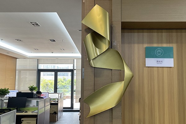 Creative iron ribbon sculpture for wall decoraion